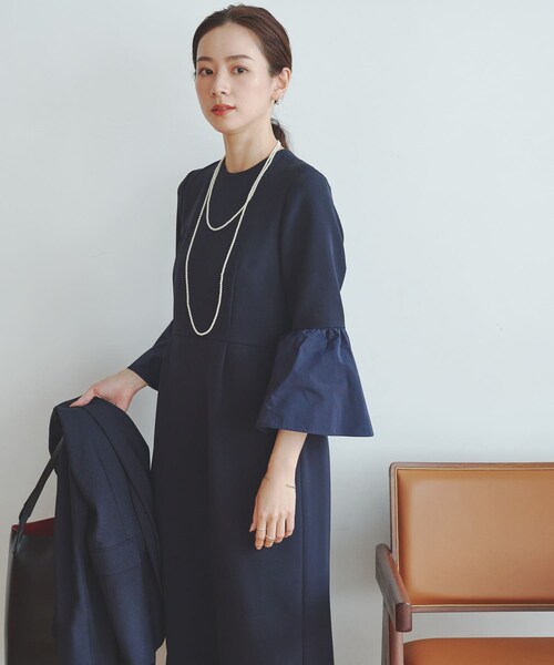 URBAN RESEARCH（アーバンリサーチ）の「フレアスリーブワンピース（ワンピース・レディース・NAVY/BLACK・36/38）」の3枚目の写真