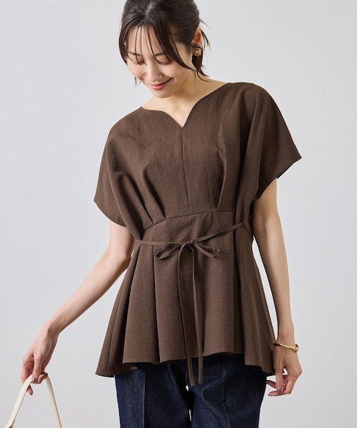 ROPE' PICNIC(ロペピクニック)の「【ベストヒット】ハートネックペプラムブラウス/接触冷感(シャツ/ブラウス・レディース・ベージュ/ネイビー/サックス/ラベンダー/ダークブラウン・F)」の9枚目の写真