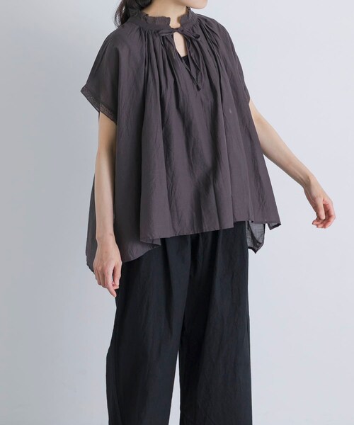 かぐれ(カグレ)の「SOIL COTTON VOILE GATHERED SHIRTS(シャツ/ブラウス・レディース・WHT/CCR・1)」の8枚目の写真