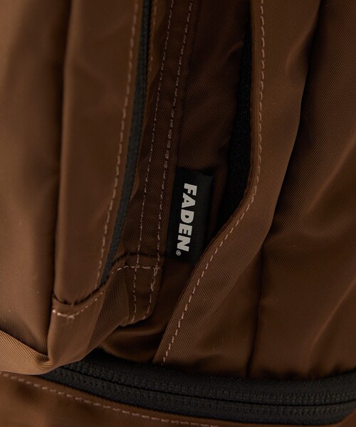 ADAM ET ROPE'（アダムエロペ）の「《別注》【FADEN/ファーデン】Partition Day Pack 012 Nico Ver.3（バックパック/リュック・メンズ・ダークブラウン・F）」の10枚目の写真
