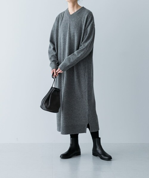 Vネックウールニットワンピース