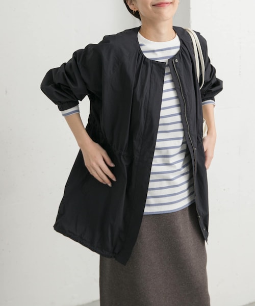 URBAN RESEARCH DOORS（アーバンリサーチドアーズ）の「ギャザーノーカラーブルゾン（ブルゾン・レディース・L.KHAKI/NAVY・M）」の2枚目の写真