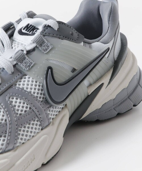 URBAN RESEARCH DOORS（アーバンリサーチドアーズ）の「NIKE　V2K ラン（スニーカー・レディース・ピュアプラチナ/シルバー・23/23.5/24/24.5/25）」の10枚目の写真