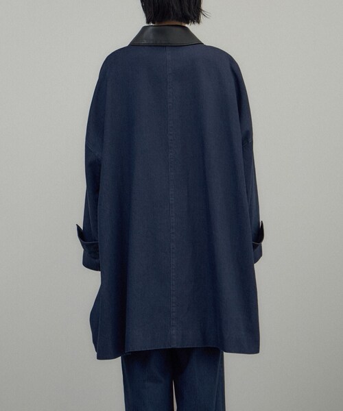 ADAM ET ROPE'(アダムエロペ)の「デニムテントシルエットステンカラーコート(ステンカラーコート・レディース・ネイビー系・F)」の15枚目の写真