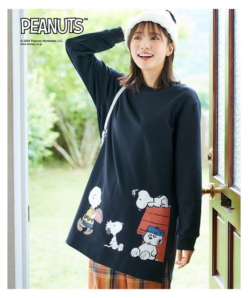 nissen（ニッセン）の「大きいサイズ デザインチュニック/PEANUTS（チュニック・レディース・ネイビー/グレイッシュパープル/ソフトカーキ/スモーキーブルー/黒/オートミール・L~LL相当/3L~4L相当/5L~6L相当/8L相当/10L相当）」の2枚目の写真