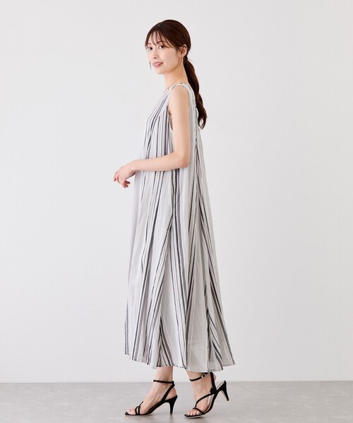 Jayro（ジャイロ）の「綿ボイル2WAYエアリーフレアワンピース（ワンピース・レディース・グレー/ネイビー/ブルー系/ターコイズ/レッド/イエロー・F）」の9枚目の写真