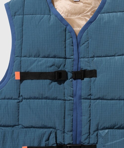 ADAM ET ROPE'(アダムエロペ)の「【HELLA GREEN/ヘラグリーン】Ripstop Nylon Down Vest(ダウンベスト・メンズ・グレー/ブルー・L/M)」の8枚目の写真