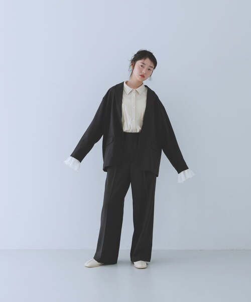 KBF（ケイビーエフ）の「フリルスリーブテーラードジャケット（テーラードジャケット・レディース・MOSS GRAY/CHARCOAL・One）」の20枚目の写真