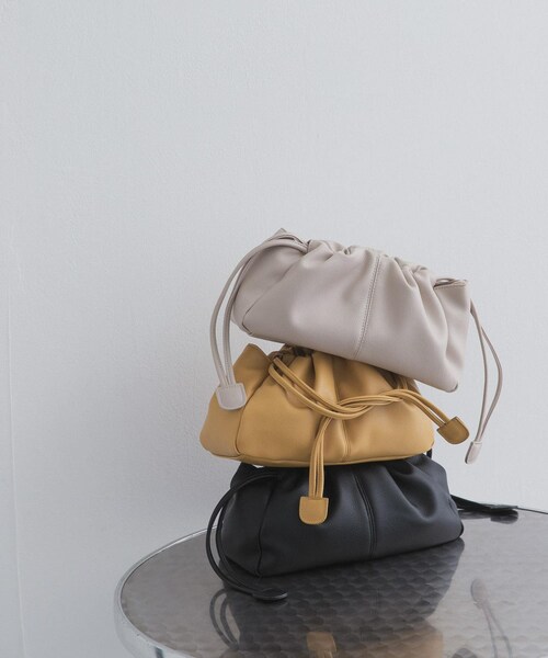 URBAN RESEARCH DOORS（アーバンリサーチドアーズ）の「2way巾着ショルダー（ショルダーバッグ・レディース・BLACK/L.GREIGE/YELLOW/AUBURN・-）」の15枚目の写真