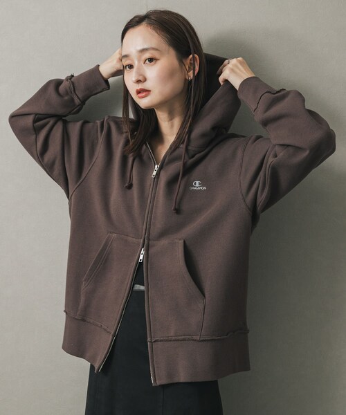 SENSE OF PLACE by URBAN RESEARCH（センスオブプレイスバイアーバンリサーチ）の「『別注』Champion×SENSE OF PLACE　ジップパーカー（パーカー・レディース・OATMEAL/BROWN/GREEN・one）」の6枚目の写真