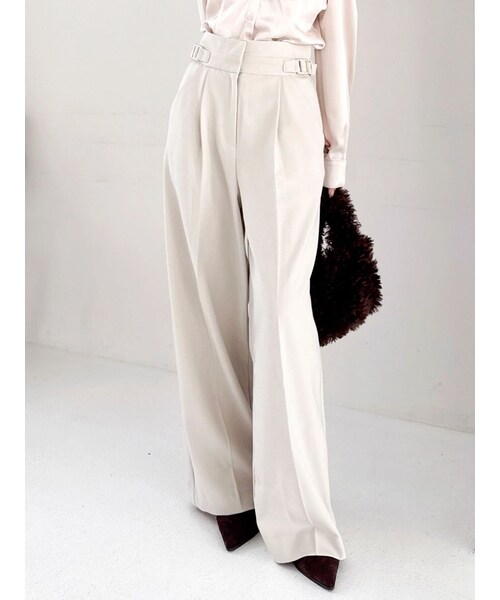 dazzlin（ダズリン）の「【久間田琳加コラボ】サイドベルトストレートスラックスパンツ（スラックス・レディース・アイボリー/チャコールグレー・S/M）」の6枚目の写真