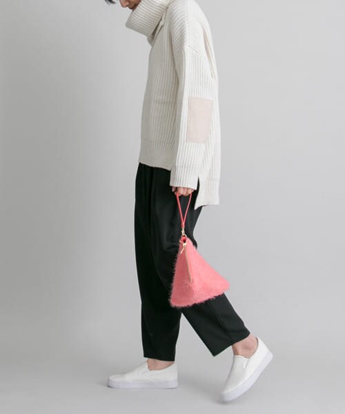 RODE SKO（ロデスコ）の「LILY トライアングルフェイクファーバッグ（クラッチバッグ・レディース・PINK/BLACK・-）」の5枚目の写真