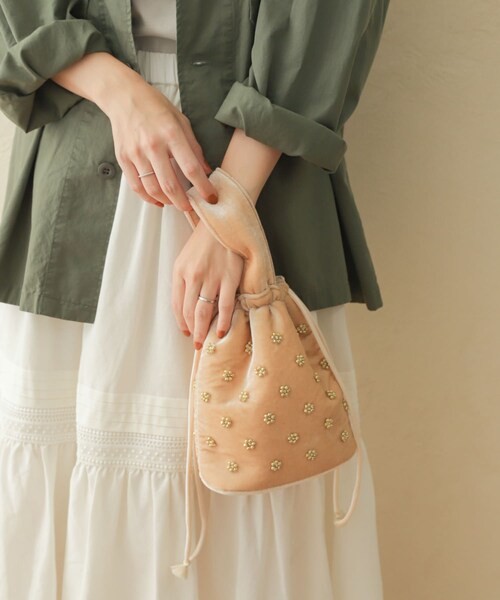 URBAN RESEARCH DOORS（アーバンリサーチドアーズ）の「ベロアビーズハンドバッグ（ハンドバッグ・レディース・BEIGE/BLACK・-）」の3枚目の写真