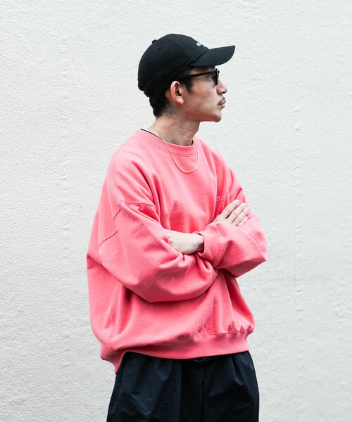 URBAN RESEARCH(アーバンリサーチ)の「Wide Dad SUPER WIDE SWEAT CREW-NECK(スウェット・メンズ・PINK/ASH・1/2)」の22枚目の写真
