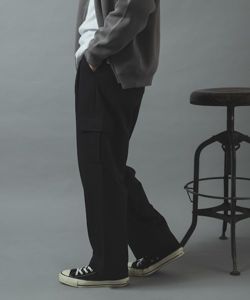 ITEMS URBANRESEARCH(アイテムズ アーバンリサーチ)の「TRテーパードクリーンカーゴパンツ(その他パンツ・メンズ・BLACK/OLIVE GRAY/MOCHA BRN・M/L)」の1枚目の写真