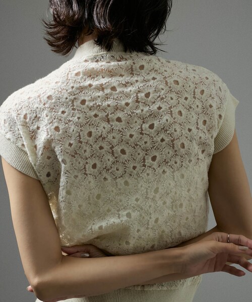 ADAM ET ROPE'(アダムエロペ)の「【J'aDoRe限定】【R&D.M.Co-OLDMAN'S TAILOR】LACE FLOWER NO SLEEVE CARDIGAN(ベスト・レディース・ブラック/ホワイト・F)」の18枚目の写真