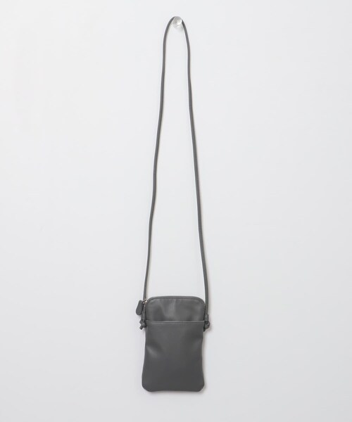 ITEMS URBANRESEARCH（アイテムズ アーバンリサーチ）の「Fake Leather Shoulder Bag（ショルダーバッグ・メンズ・GRY/BLK・-）」の7枚目の写真