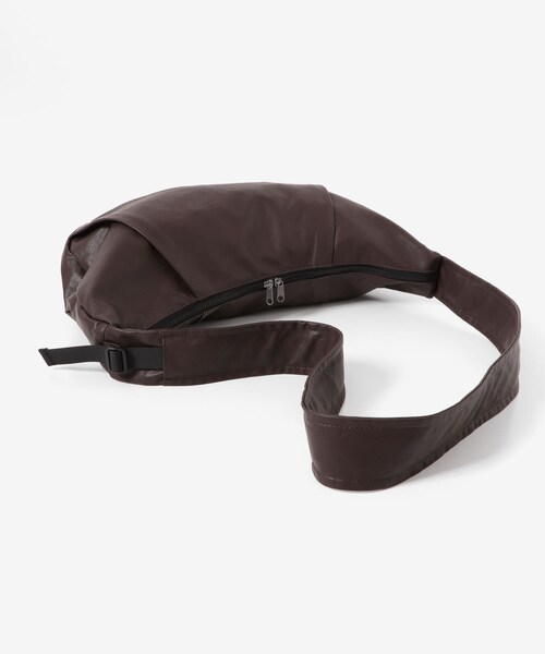 SENSE OF PLACE by URBAN RESEARCH(センスオブプレイスバイアーバンリサーチ)の「コクーンショルダーバッグ(ショルダーバッグ・メンズ・BLACK/BROWN/KHAKI・one)」の19枚目の写真
