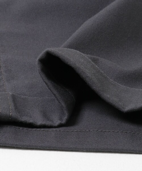 EKAL（エカル）の「GRAMICCI　T/C TWILL TUCK TAPERED PANTS（その他パンツ・メンズ・PINE/BLACK/CHARCOAL・S/M/L/XL）」の18枚目の写真