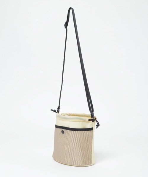 ITEMS URBANRESEARCH（アイテムズ アーバンリサーチ）の「ボトルキーパーバッグ（ショルダーバッグ・レディース・BEIGE/KHAKI/BLACK・one）」の7枚目の写真