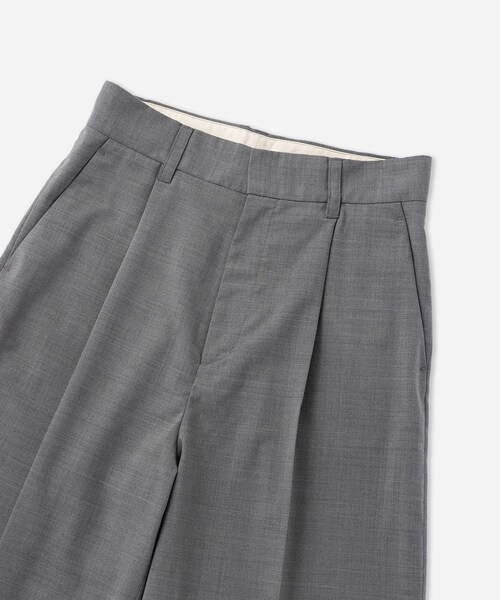 Saturdays NYC(サタデーズ ニューヨークシティ )の「Kim Pleated Shorts | WOMEN(その他パンツ・レディース・グレー/ネイビー・L/M/S)」の9枚目の写真