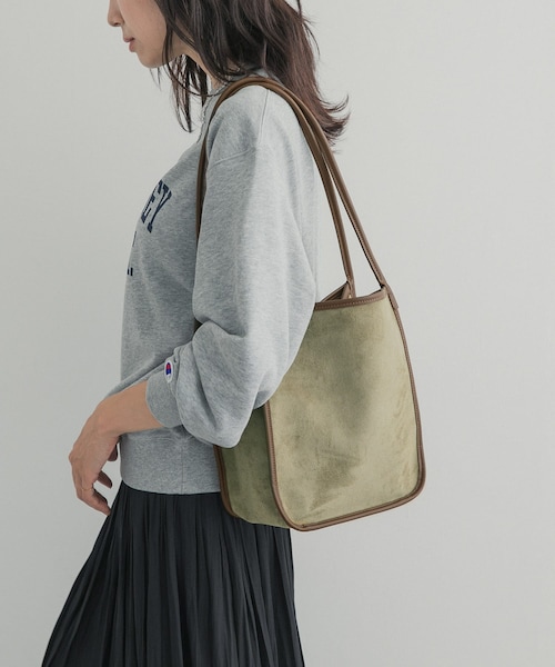 URBAN RESEARCH DOORS(アーバンリサーチドアーズ)の「『別注』IOMMI スウェードバイカラーバッグ(トートバッグ・レディース・BROWN/BEIGE/KHAKI・Free)」の15枚目の写真