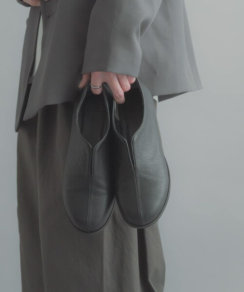 SENSE OF PLACE by URBAN RESEARCH（センスオブプレイスバイアーバンリサーチ）の「センタースリットスリッポンシューズ（スリッポン・メンズ・BLACK・26.5/27.5）」の12枚目の写真