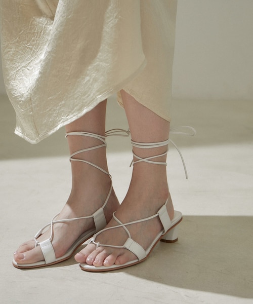 ADAM ET ROPE'（アダムエロペ）の「【MARTINIANO】PAVONE/レースアップサンダル（サンダル・レディース・シルバー/ホワイト・38/39/36/37）」の3枚目の写真