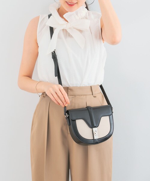 URBAN RESEARCH ROSSO（アーバンリサーチロッソ）の「キャンバスコンビショルダーバッグ（ショルダーバッグ・レディース・OFFWHITE/D/BROWN/BLACK・-）」の4枚目の写真