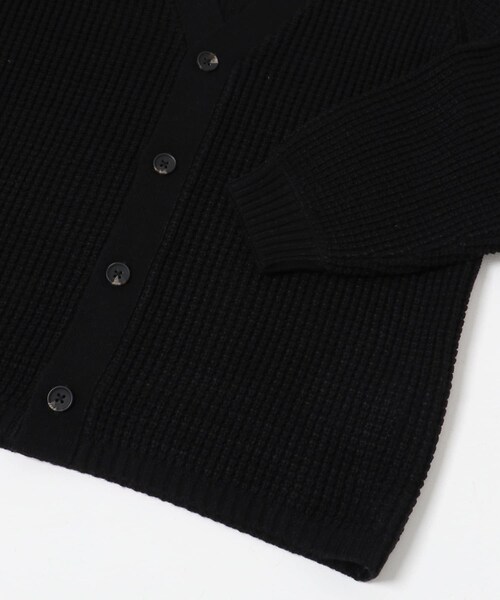 ITEMS URBANRESEARCH(アイテムズ アーバンリサーチ)の「ワッフル編み Vネックニットカーディガン(カーディガン/ボレロ・メンズ・MOC/OFF/BLK/CHA/OLV・S/M/L)」の21枚目の写真