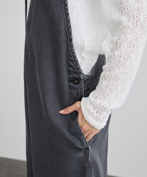 ADAM ET ROPE'(アダムエロペ)の「オーバーダイデニムサロペット(サロペット/オーバーオール・レディース・チャコール/キナリ・M/S)」の20枚目の写真