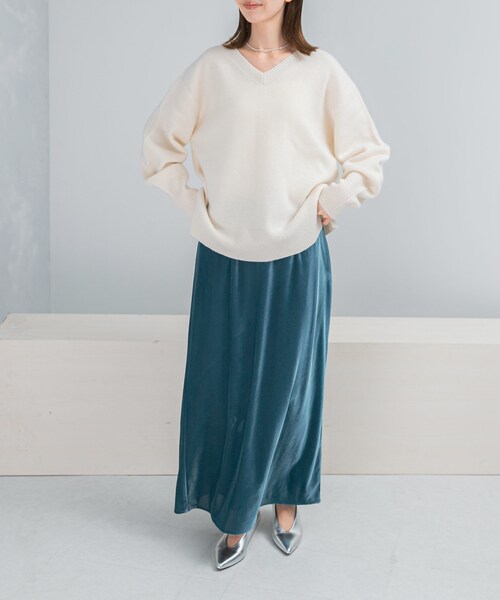 URBAN RESEARCH ROSSO（アーバンリサーチロッソ）の「ベロアロングスカート（スカート・レディース・GREIGE/BLUE・36/38）」の6枚目の写真