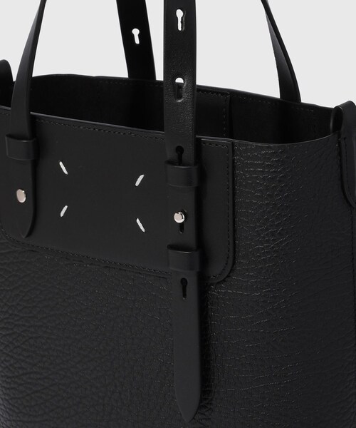 ADAM ET ROPE'(アダムエロペ)の「【Maison Margiela/メゾン マルジェラ】SHOPPING VERTICAL MINI(ショルダーバッグ・メンズ・ブラック・F)」の6枚目の写真