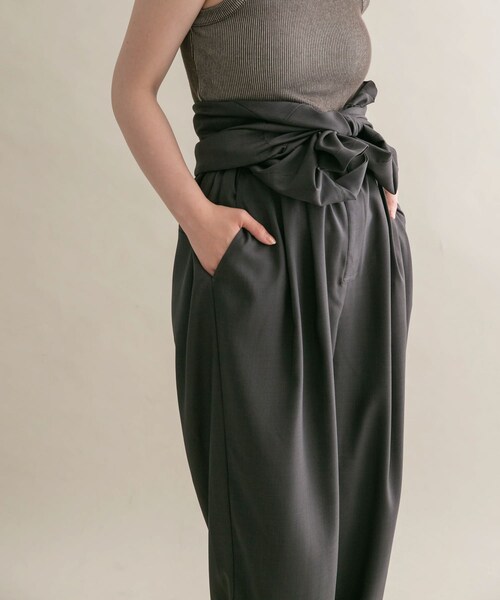 KBF(ケイビーエフ)の「コクーンWIDEジャンプスーツ(サロペット/オーバーオール・レディース・IVORY/L.KHAKI/CHARCOAL・one)」の22枚目の写真