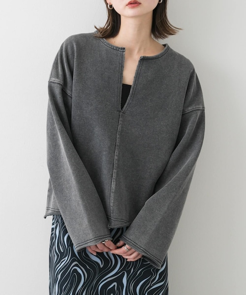 SENSE OF PLACE by URBAN RESEARCH（センスオブプレイスバイアーバンリサーチ）の「Vネックルーズスウェット（スウェット・レディース・OFF WHITE/CORAL/BLACK・one）」の2枚目の写真