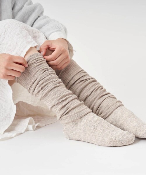 かぐれ（カグレ）の「くらしきぬ　シルク＆ウール ウォーマー（レッグウォーマー・レディース・チャコール/グレージュ・Free）」の11枚目の写真