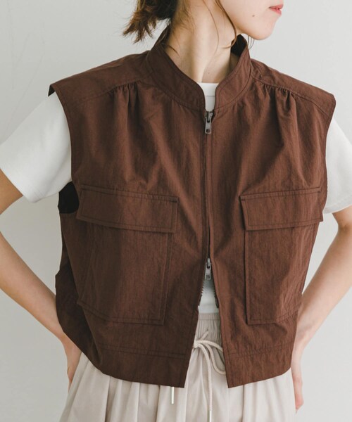 ITEMS URBANRESEARCH（アイテムズ アーバンリサーチ）の「ナイロンショートベスト（テーラードジャケット・レディース・BLK/BRN・FREE）」の13枚目の写真
