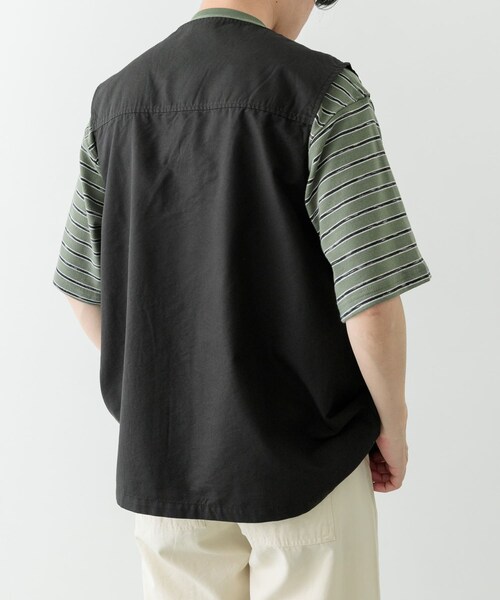 ITEMS URBANRESEARCH（アイテムズ アーバンリサーチ）の「マルチポケットVネックベスト（ベスト・メンズ・BLK/IVO/BEG・M/L）」の15枚目の写真