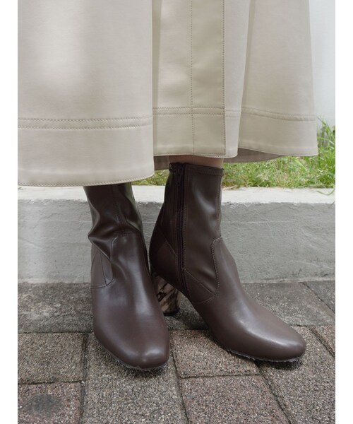 MERCURYDUO（マーキュリーデュオ）の「フェイクレザーデザインヒールストレッチショートブーツ（ブーツ・レディース・アイボリー/ブラウン/ブラック・36/38）」の17枚目の写真