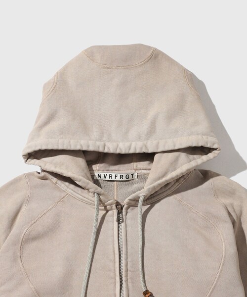 ADAM ET ROPE'(アダムエロペ)の「【NVRFRGT/ネヴァーフォーゲット】PANELED ZIP UP HOODIE(パーカー・メンズ・キナリ/ネイビー・1/2)」の6枚目の写真