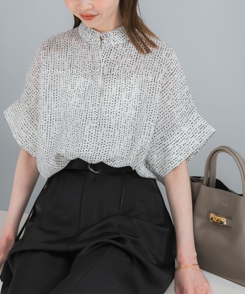 URBAN RESEARCH ROSSO（アーバンリサーチロッソ）の「『WEB/一部店舗限定』ウォッシャブルドットフリルネックブラウス（シャツ/ブラウス・レディース・OFF DOT/KHAKI DOT/BLACK DOT・Free）」の8枚目の写真