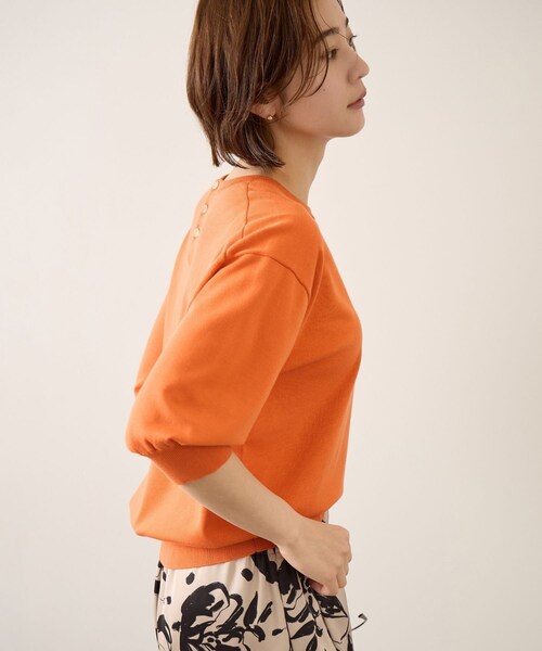 ROPE'(ロペ)の「コットンバッグボタンパフスリーブプルオーバー/イージーケア(ニット/セーター・レディース・ブラック/ベージュ/オレンジ・F)」の5枚目の写真