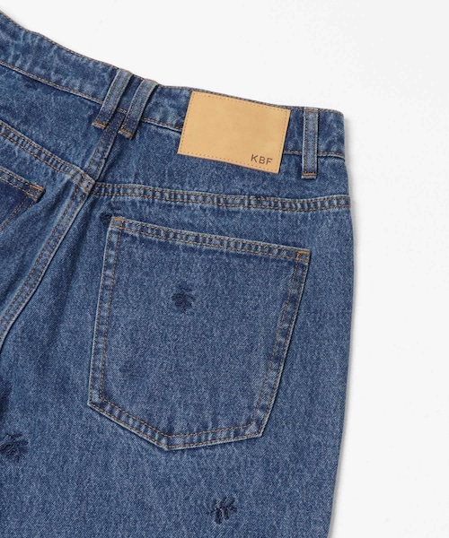 KBF（ケイビーエフ）の「シームポケットフレアデニム（デニムパンツ・レディース・L.BLUE/BLUE/L.BLUE刺繍/BLUE刺繍・36/38）」の22枚目の写真