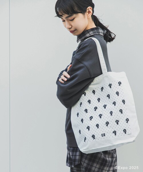 THE GOODLAND MARKET（ザグッドランドマーケット）の「EXPO2025 TOTE-DOT M（トートバッグ・レディース・WH/BK・M）」の3枚目の写真