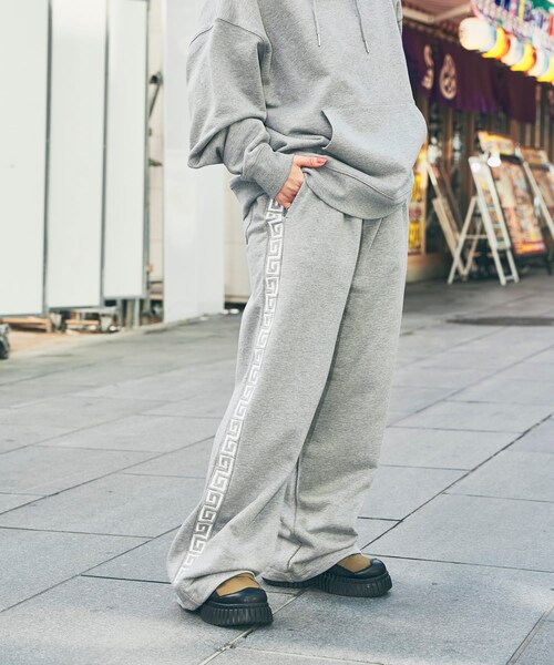 URBAN RESEARCH(アーバンリサーチ)の「551蓬莱×UR SWEAT PANTS(スウェットパンツ・メンズ・OFF/TOP GRAY/BLACK・M/L)」の3枚目の写真