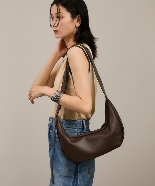ADAM ET ROPE'（アダムエロペ）の「【WEB限定】スプリットレザームーンショルダー（ショルダーバッグ・レディース・ブラック/オフホワイト/ダークブラウン・F）」の7枚目の写真