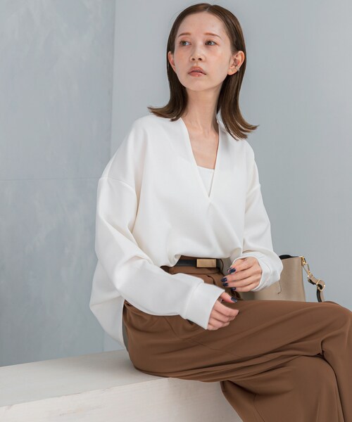 URBAN RESEARCH ROSSO（アーバンリサーチロッソ）の「Vネックジョーゼットプルオーバー（Tシャツ/カットソー・レディース・WHITE/BLACK・FREE）」の5枚目の写真