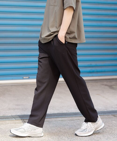 ITEMS URBANRESEARCH（アイテムズ アーバンリサーチ）の「『セットアップ対応』ウォッシャブル×クールタッチTRテーパードパンツ（その他パンツ・メンズ・BLK/BEG/GRY/CHK・S/M/L）」の7枚目の写真
