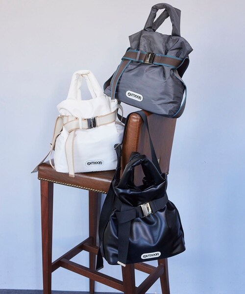 VIS（ビス）の「【OUTDOOR PRODUCTS】VIS別注2WAYベルト付きパデッドトートバッグ（トートバッグ・レディース・ブラック/チャコール/キナリ・F）」の11枚目の写真