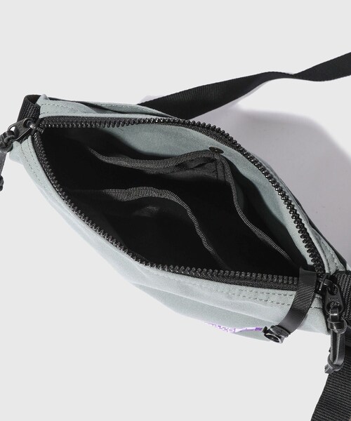 ADAM ET ROPE'(アダムエロペ)の「【THE NORTH FACE Purple Label】Field Small Shoulder Bag(ショルダーバッグ・メンズ・ブラック/チャコール/カーキ・F)」の9枚目の写真